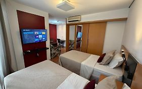 Flat lindo duplo lado Park Ibirapuera Av Paulista com garagem 106